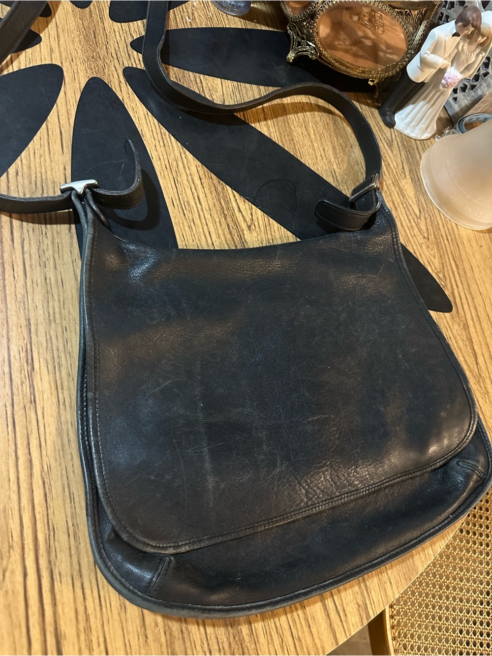 Vintage Coach Black Leather Crossbody Bag 9082 - 90’s